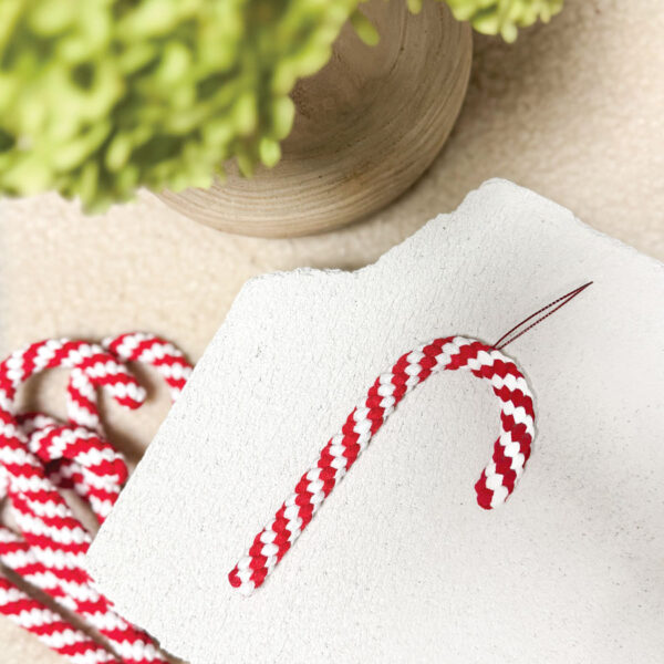 Makramé cukorpálca akasztóval - kézzel készül