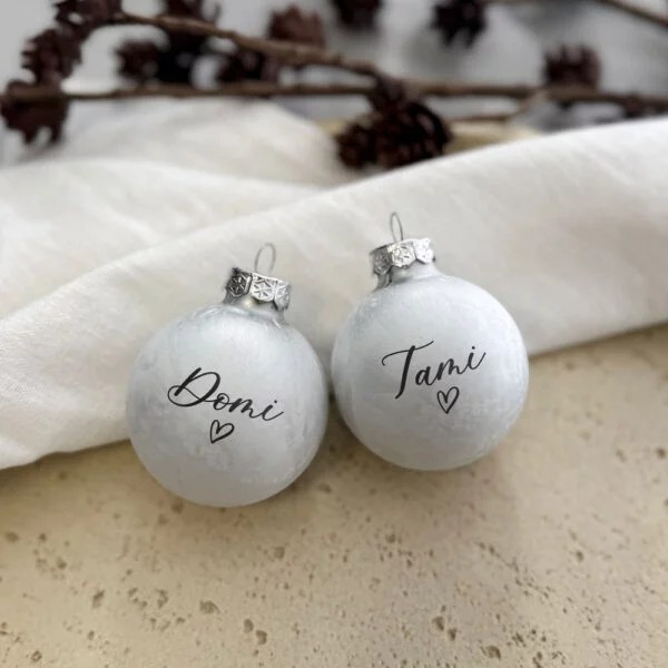 Feliratozható karácsonyi üveggömb - deres szürke - 6 cm