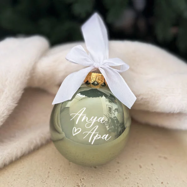 Feliratozható karácsonyi üveggömb - pisztácia - 8 cm