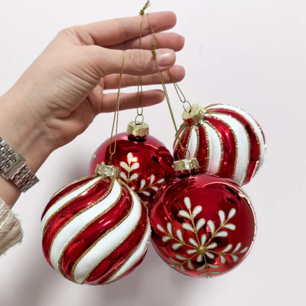 Díszített, különböző mintájú üveggömbök - 4 db - cukorka
